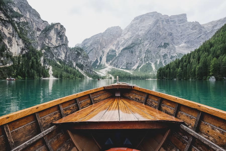 Scenic travel destination and trip planning